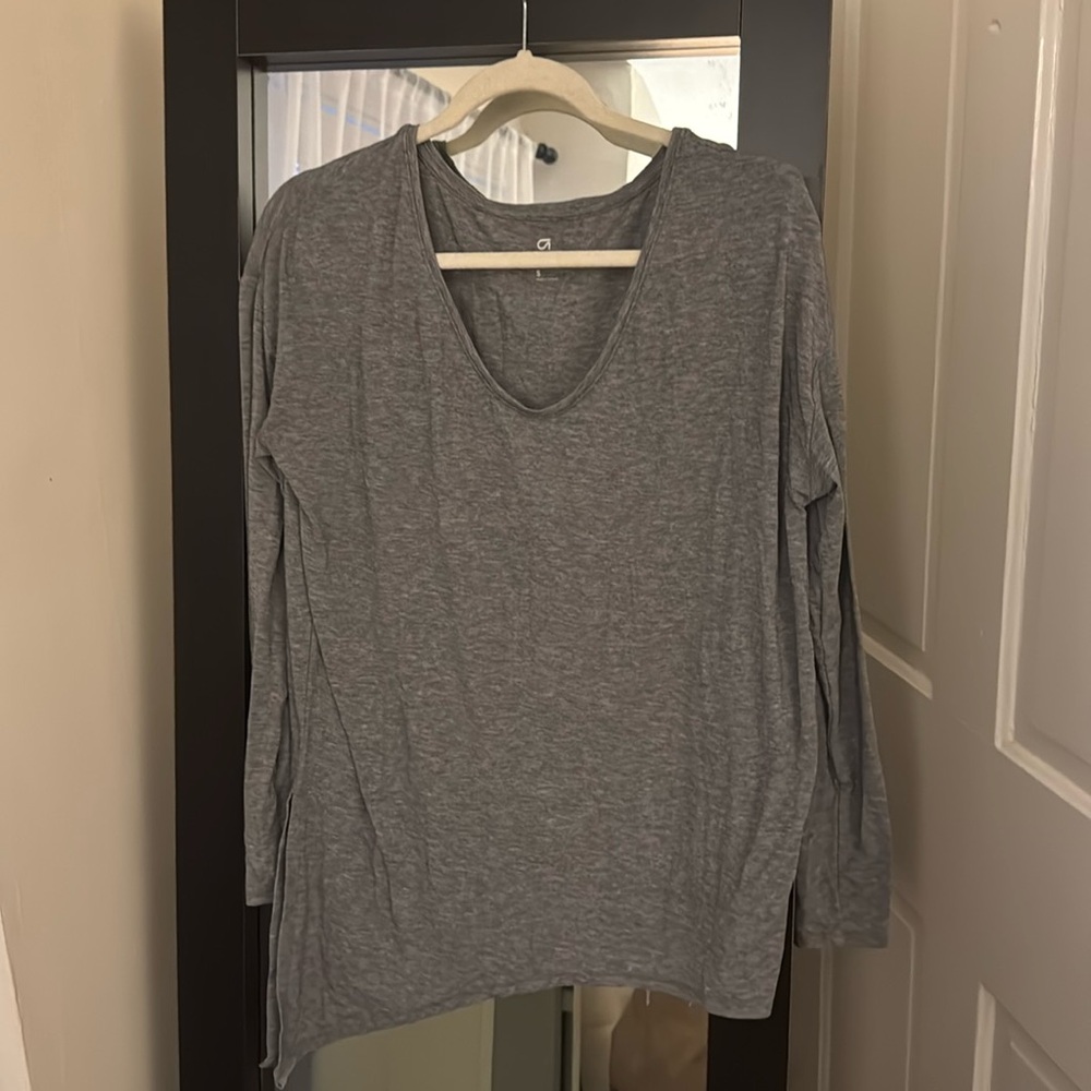 Gap fit BREATHE asymmetrical workout top